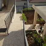 Nera בית הארחה 3*